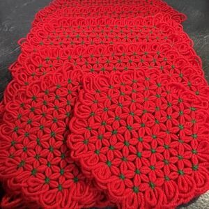 Vtg 4 Hand Crocheted Star Red & Green Christmas Placemats & 2 Pot Holders